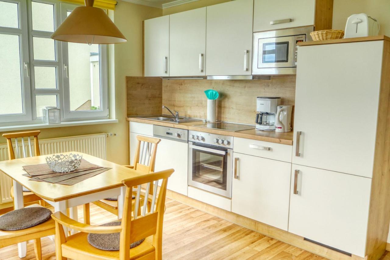 Mit Meerblick Und Balkon, Gratis Nutzung Vom Ahoi Erlebnisbad Und Sauna In Sellin - Meeresblick Fewo 35 괴렌 외부 사진